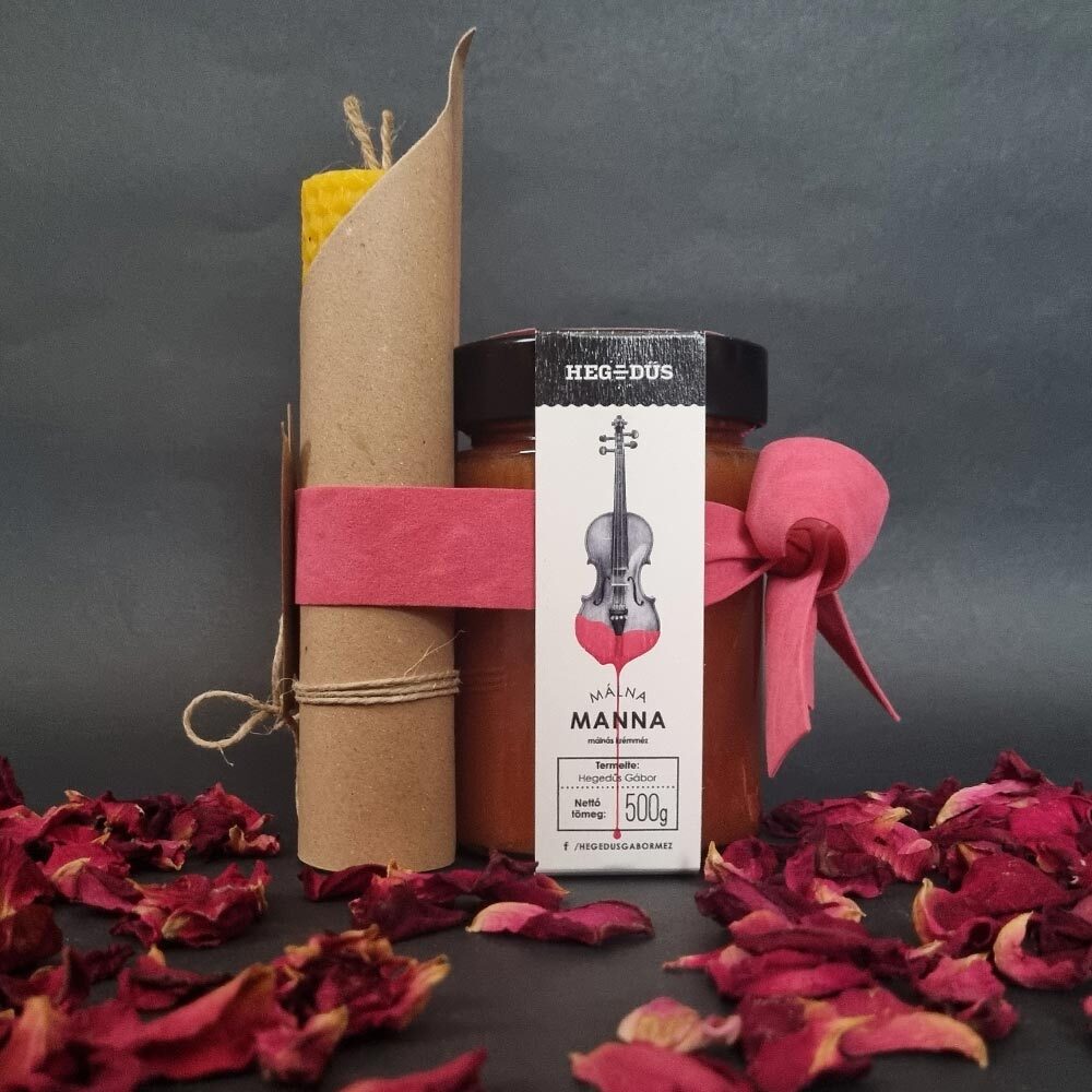 Málna Manna (málnás krémméz) és két méhvisaz gyertya bársony szalaggal átkötve